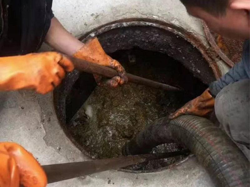 盐城清理化粪池时如何避免沼气的危害?